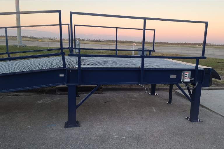 Heavy Duty Ramp with Edge of Dock Leveler